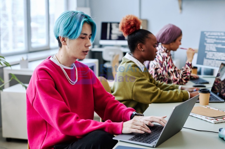 The “Micro-Entrepreneurship Boom” — How Gen Z Runs 5 Side Hustles at Once