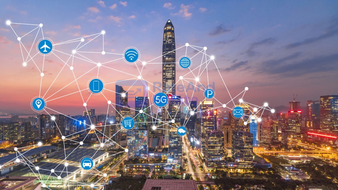 Hyper-Personal Cities — How AI Will Shape Transport, Food & Housing