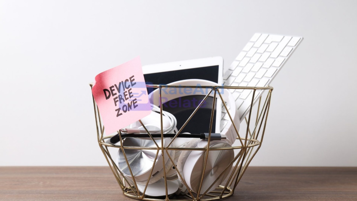 Digital Minimalism – The New Luxury in a Hyperconnected World