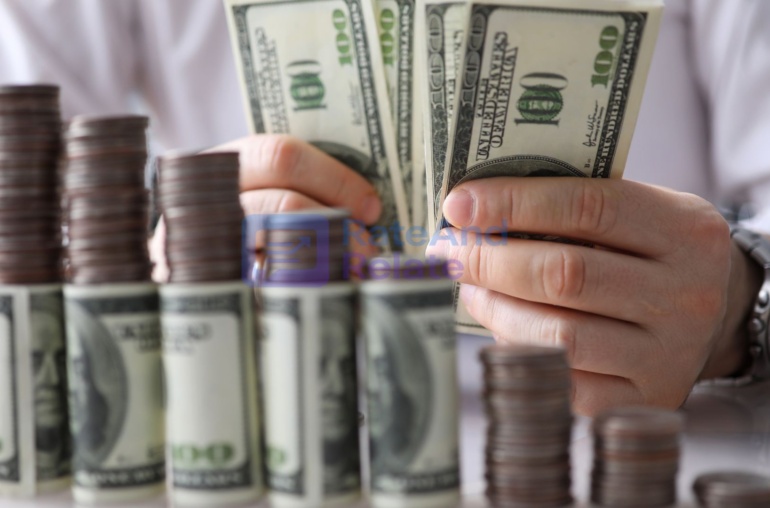 Bootstrapping vs. Fundraising: How to Choose the Right Path for Your Startup